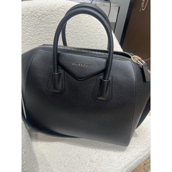 Givenchy Antigona Large Black Leather Handbag - Like New - Picture 5 of 7